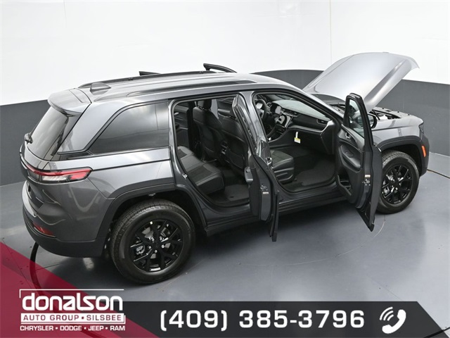 new 2025 Jeep Grand Cherokee car, priced at $45,225
