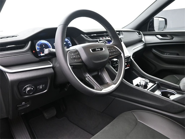 new 2025 Jeep Grand Cherokee car, priced at $45,225