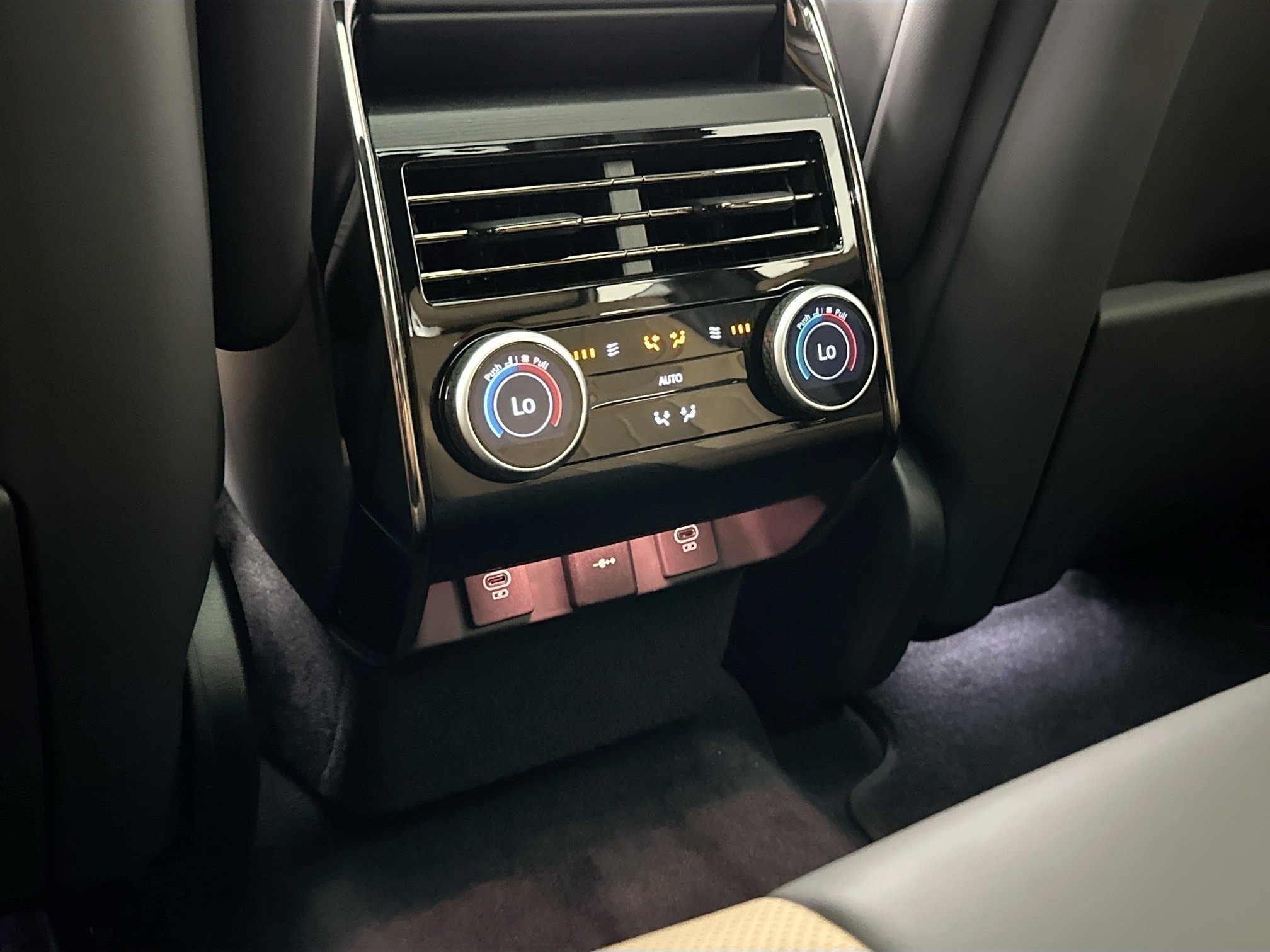 new 2025 Land Rover Range Rover Sport car, priced at $123,805