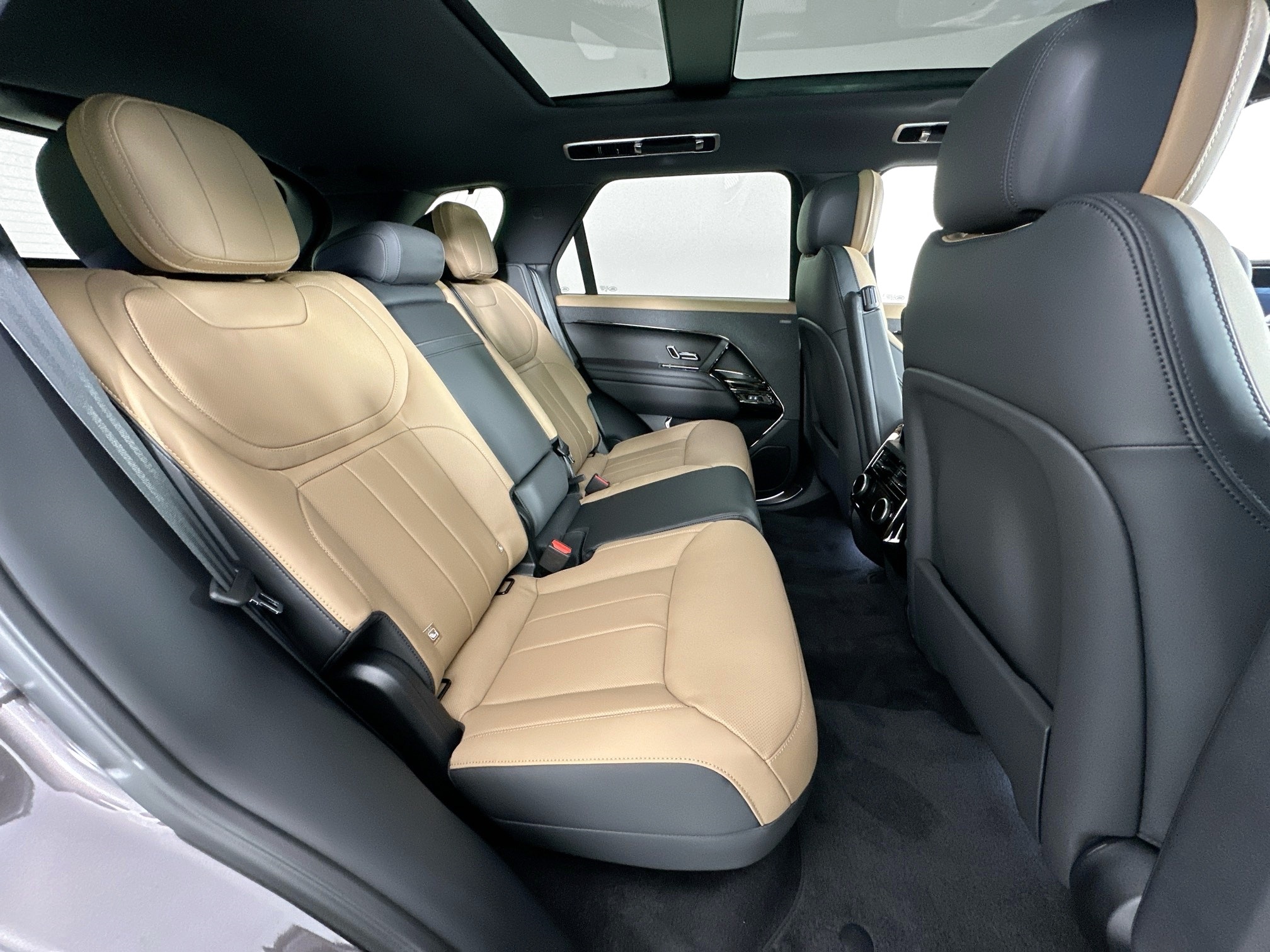 new 2025 Land Rover Range Rover Sport car, priced at $123,805