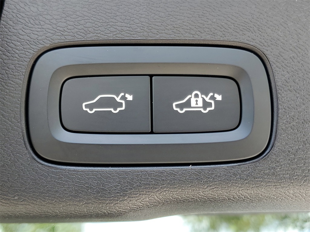 used 2025 Volvo XC60 car, priced at $39,995