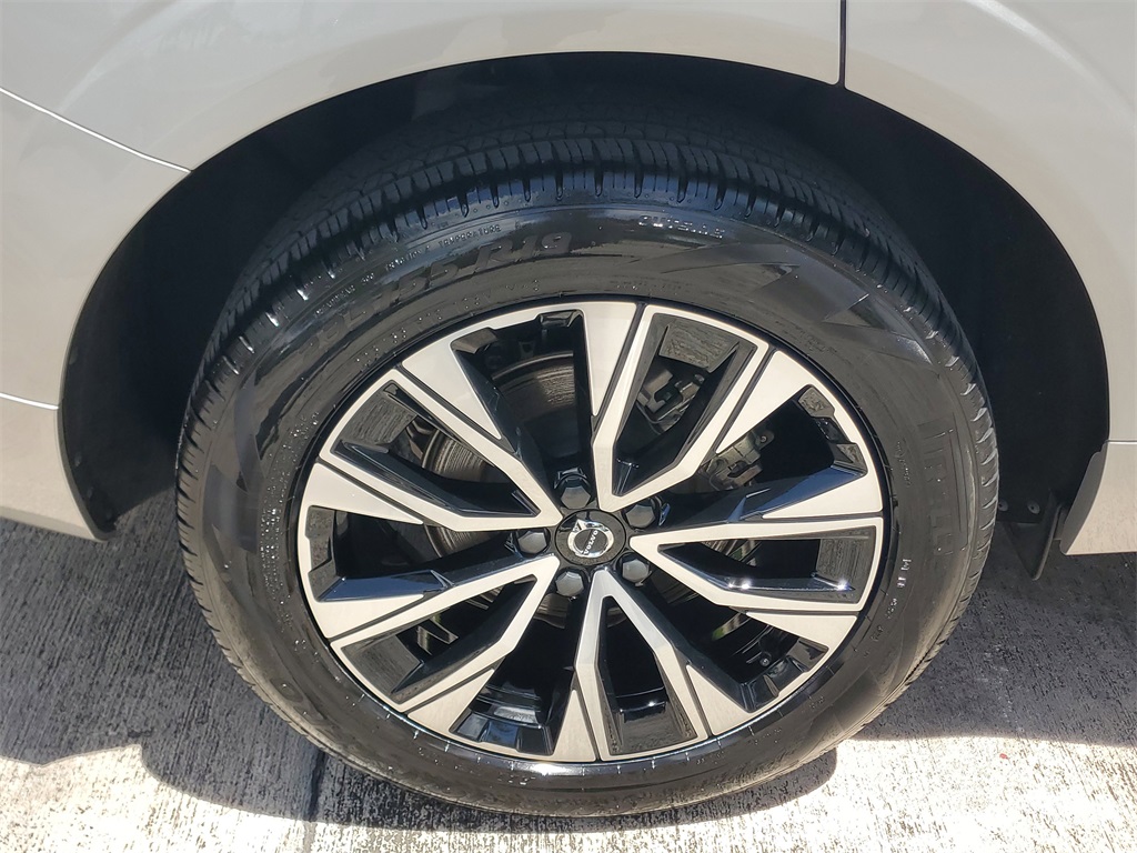 used 2025 Volvo XC60 car, priced at $39,995