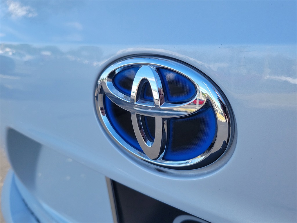 used 2023 Toyota Highlander Hybrid car, priced at $46,998