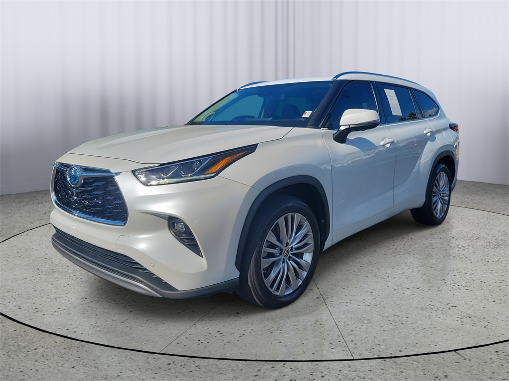 used 2023 Toyota Highlander Hybrid car, priced at $46,998