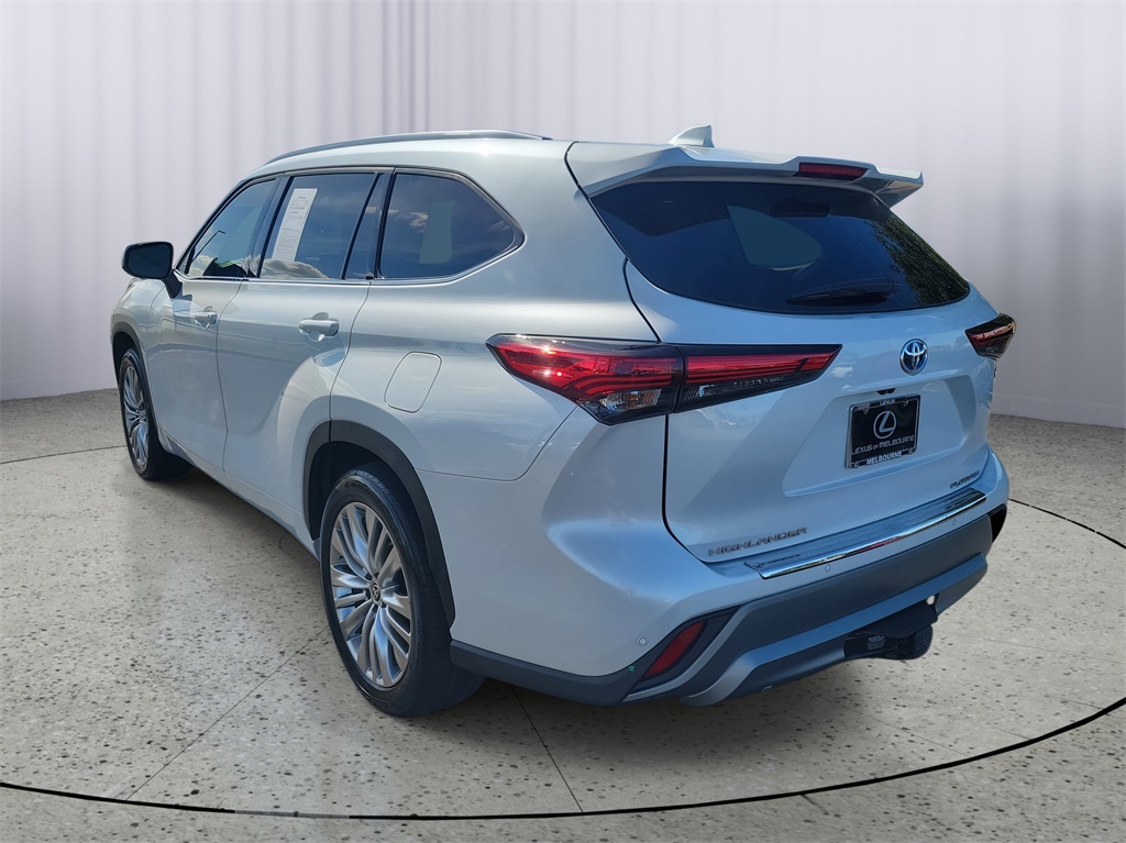 used 2023 Toyota Highlander Hybrid car, priced at $46,998