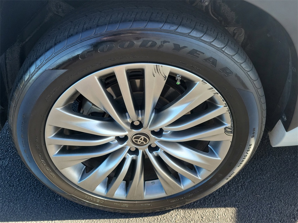 used 2023 Toyota Highlander Hybrid car, priced at $46,998