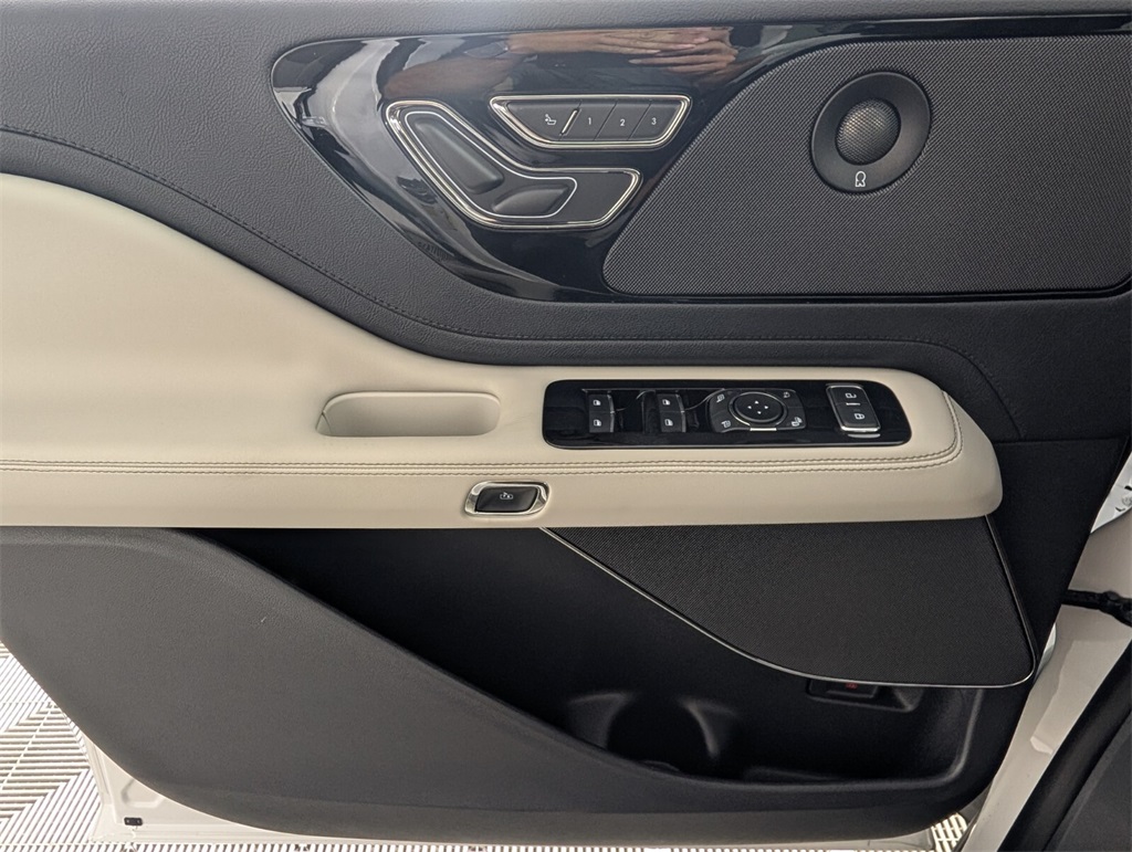 new 2025 Lincoln Aviator car, priced at $63,782