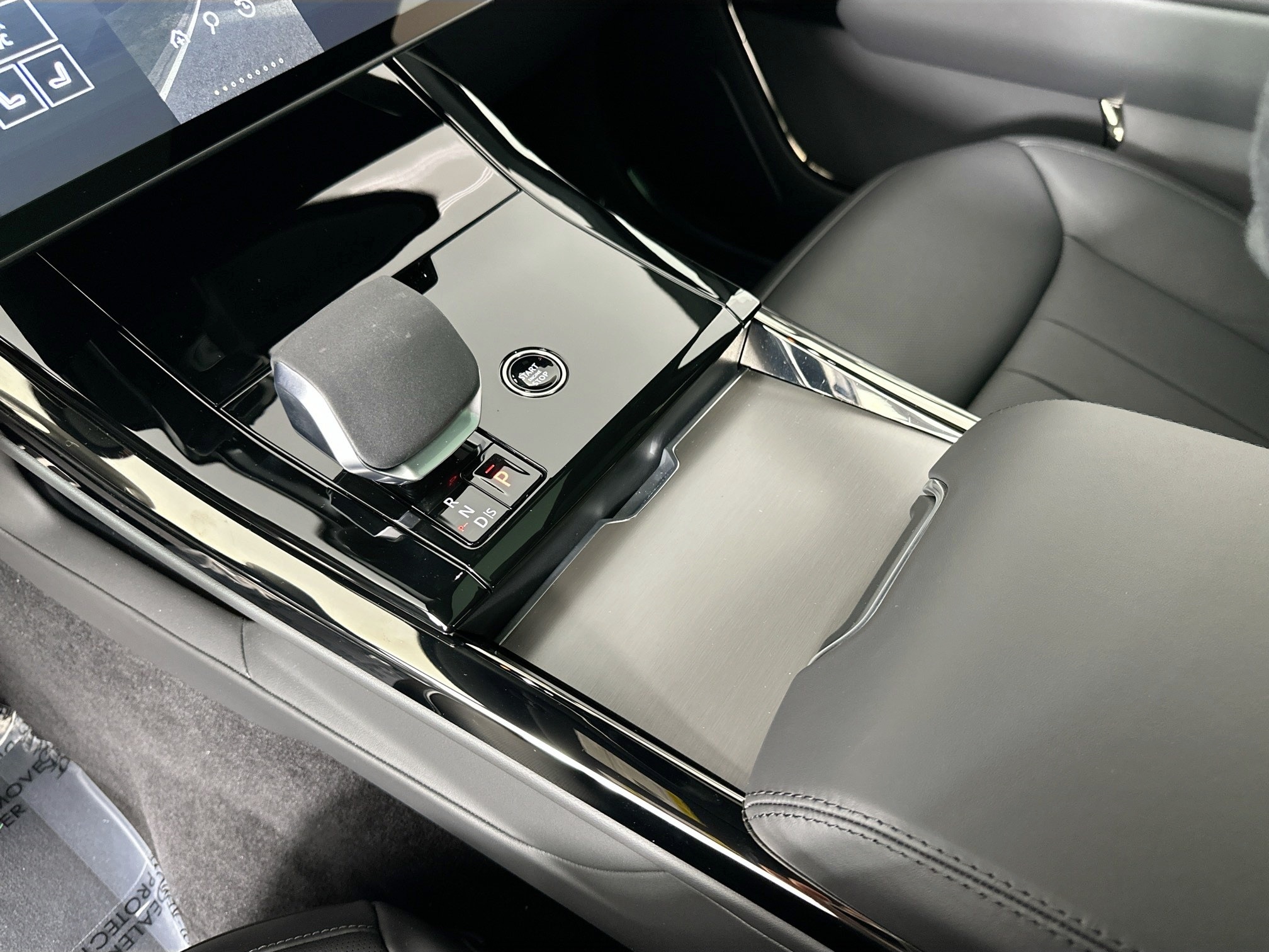 new 2025 Land Rover Range Rover Sport car, priced at $102,265