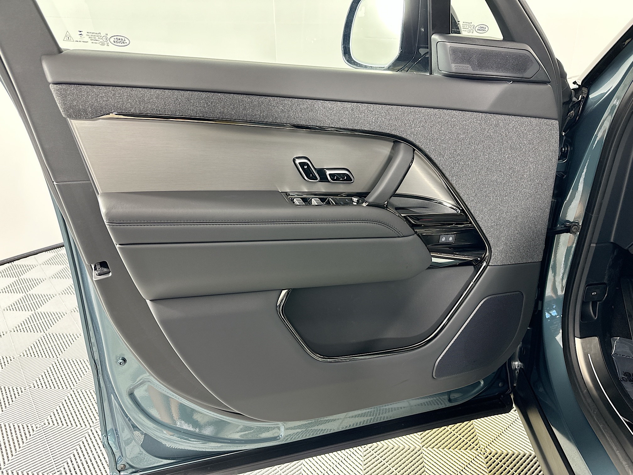 new 2025 Land Rover Range Rover Sport car, priced at $102,265