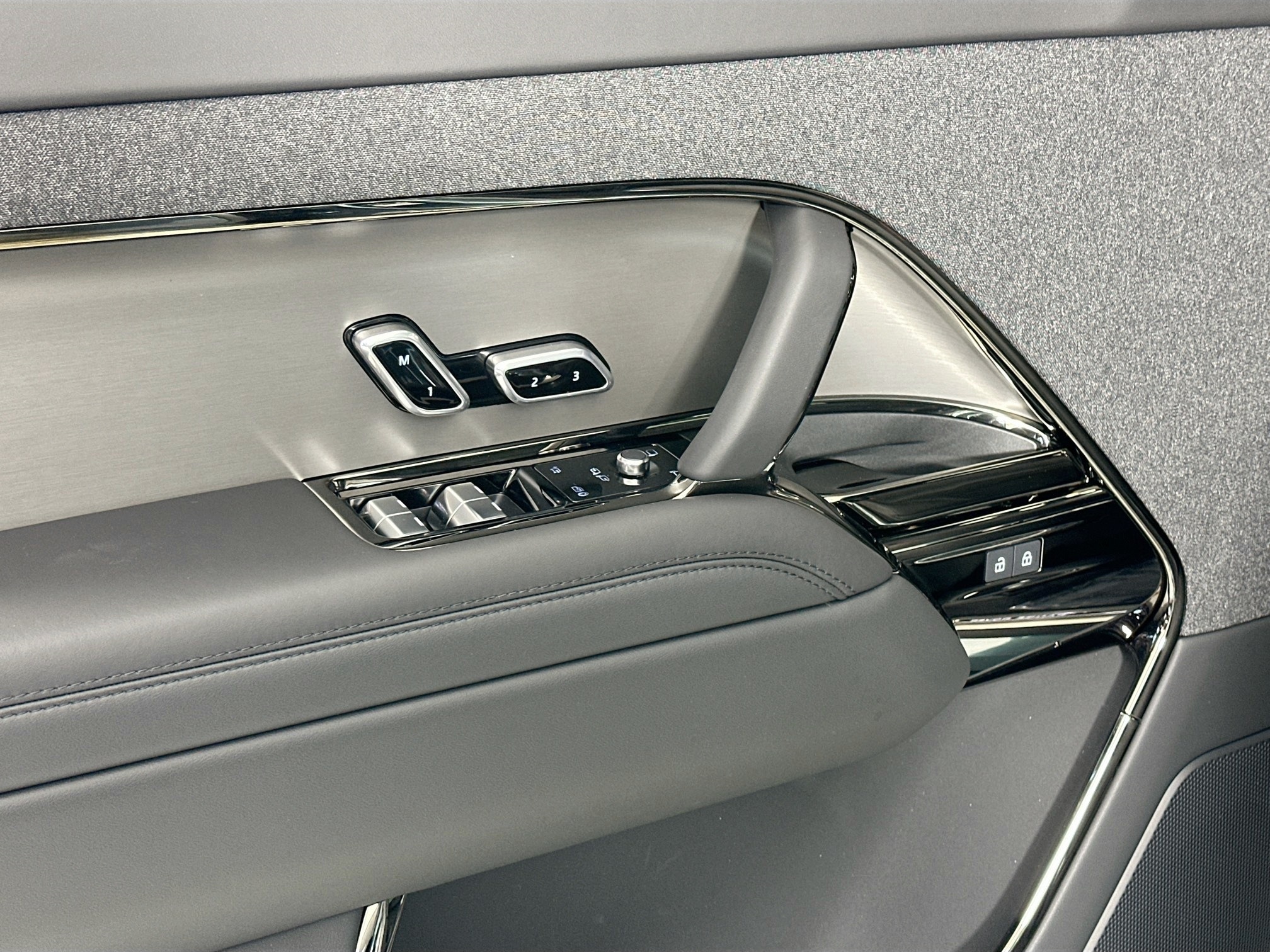 new 2025 Land Rover Range Rover Sport car, priced at $102,265