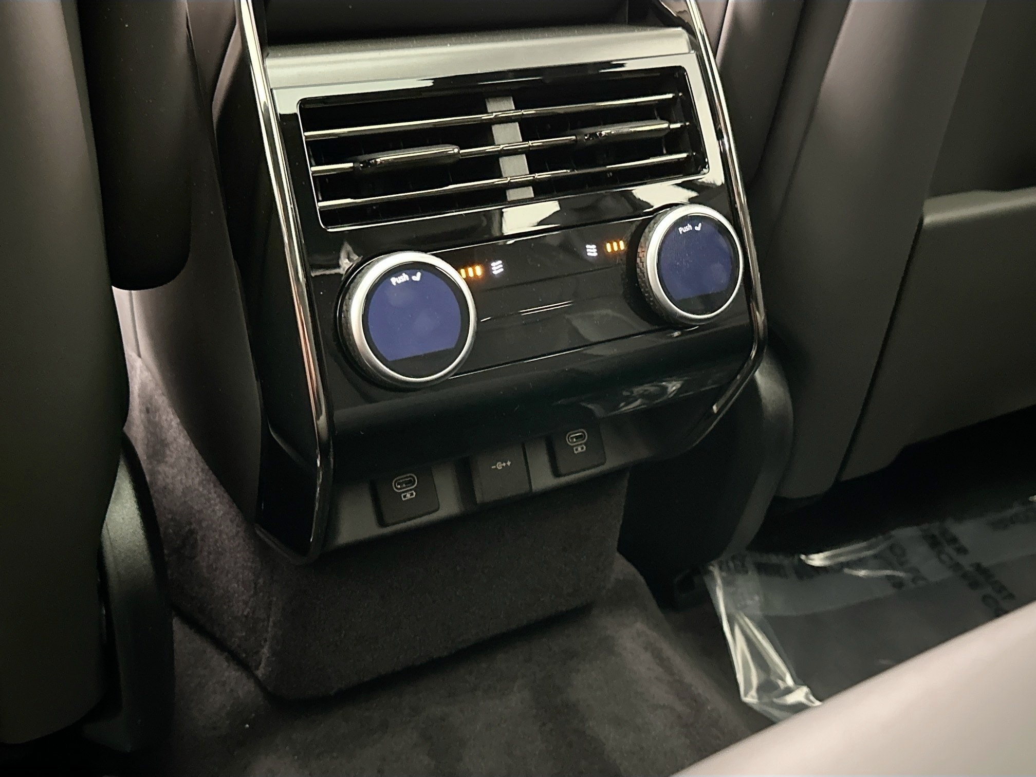 new 2025 Land Rover Range Rover Sport car, priced at $102,265