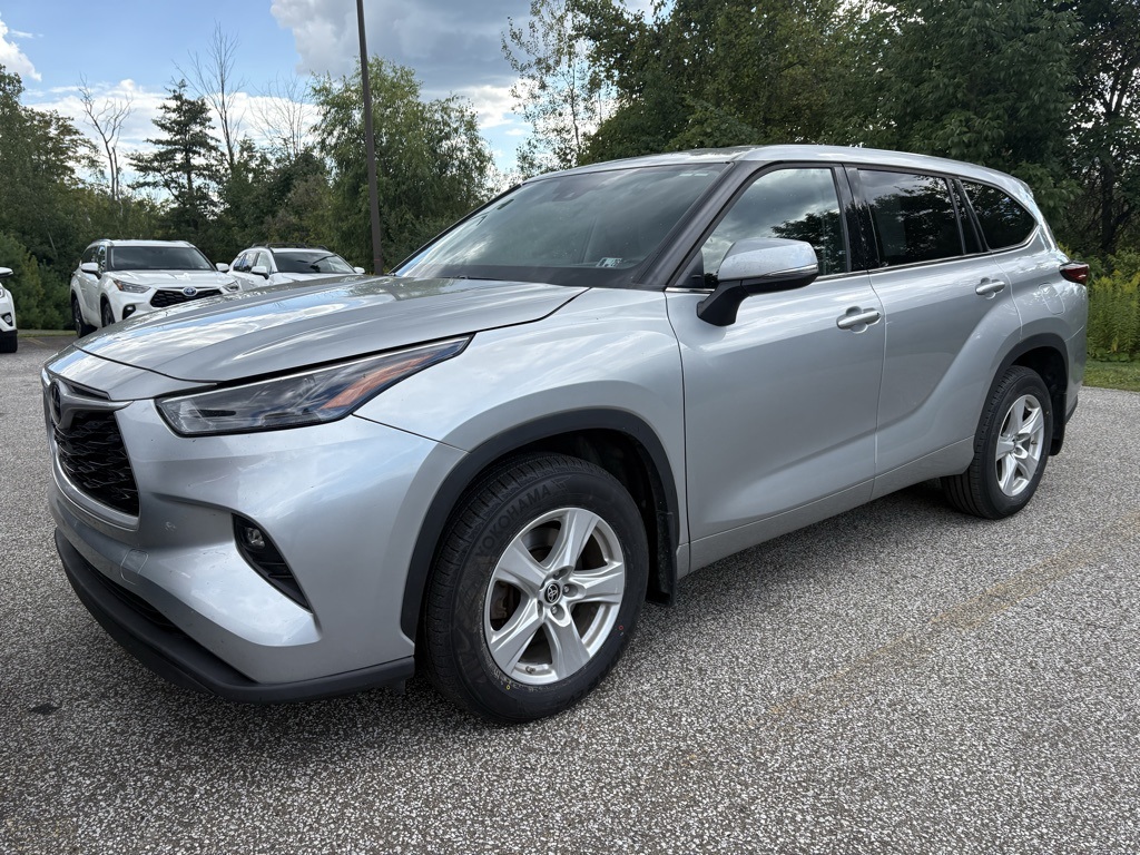 used 2022 Toyota Highlander car, priced at $32,903