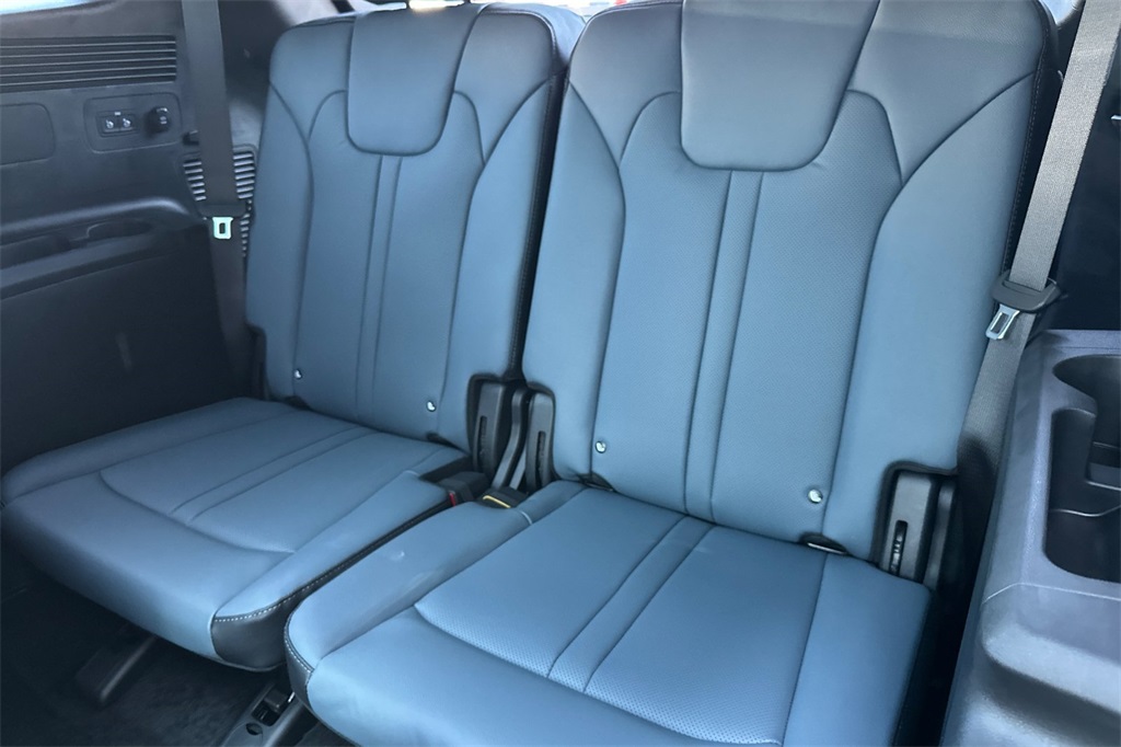 new 2025 Kia Sorento Hybrid car, priced at $48,366
