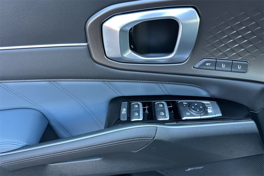 new 2025 Kia Sorento Hybrid car, priced at $48,366