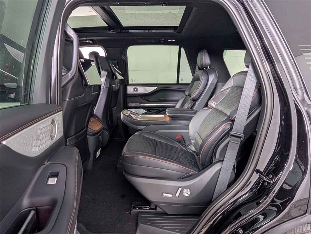 new 2025 Lincoln Navigator car, priced at $118,735