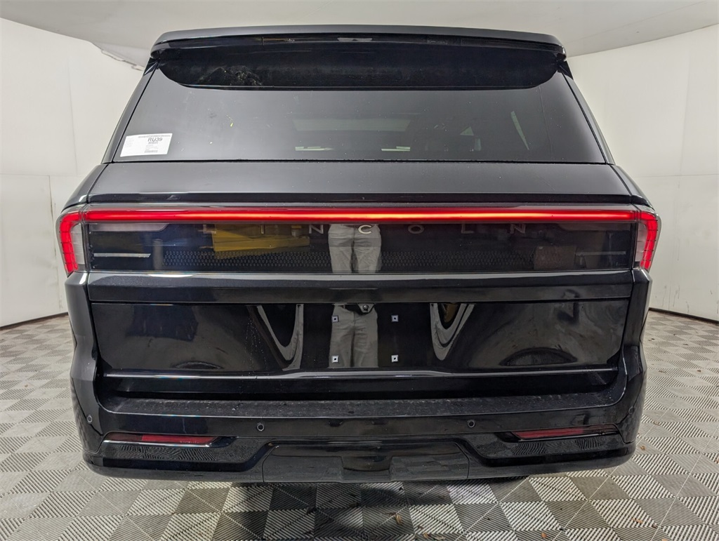 new 2025 Lincoln Navigator car, priced at $118,735