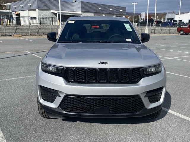 new 2025 Jeep Grand Cherokee car, priced at $39,301