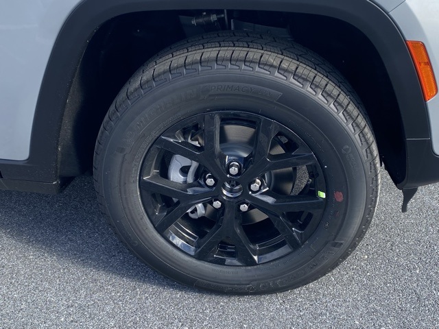 new 2025 Jeep Grand Cherokee car, priced at $39,301
