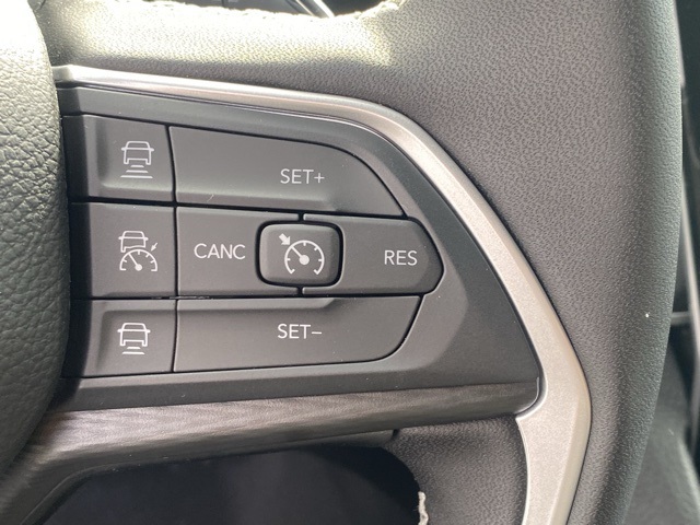 new 2025 Jeep Grand Cherokee car, priced at $39,301