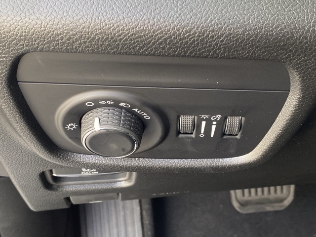 new 2025 Jeep Grand Cherokee car, priced at $39,301