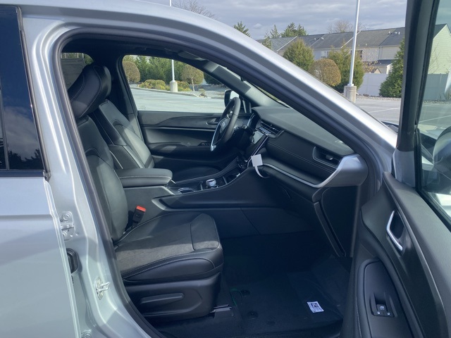 new 2025 Jeep Grand Cherokee car, priced at $39,301