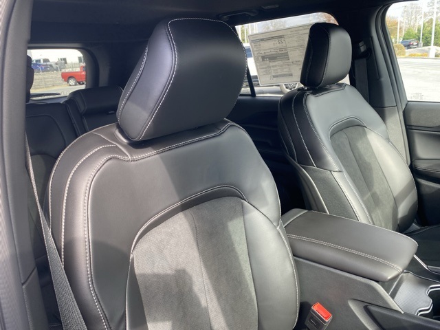 new 2025 Jeep Grand Cherokee car, priced at $39,301