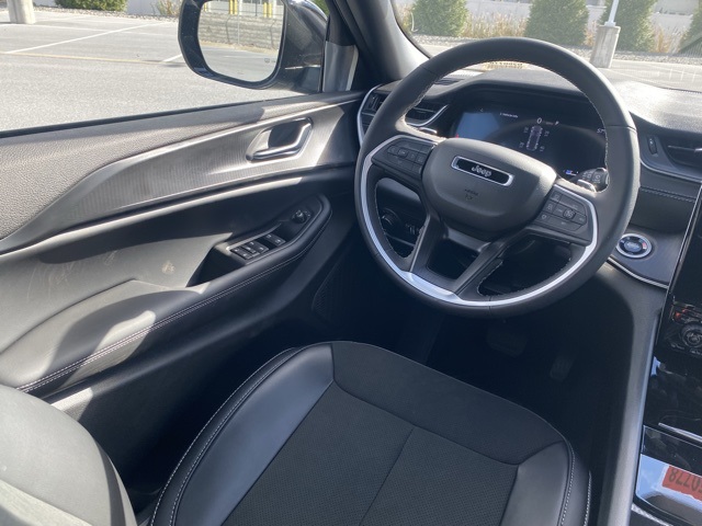 new 2025 Jeep Grand Cherokee car, priced at $39,301