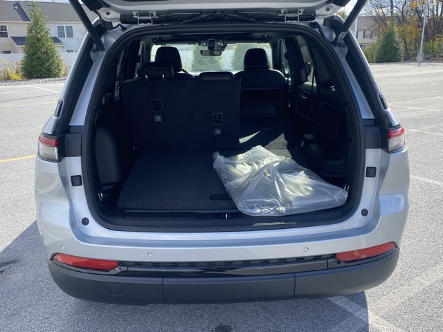 new 2025 Jeep Grand Cherokee car, priced at $39,301