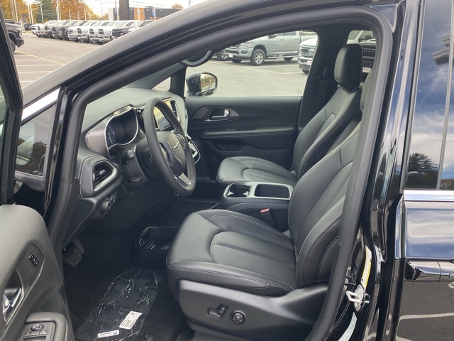 new 2026 Chrysler Pacifica car, priced at $38,033