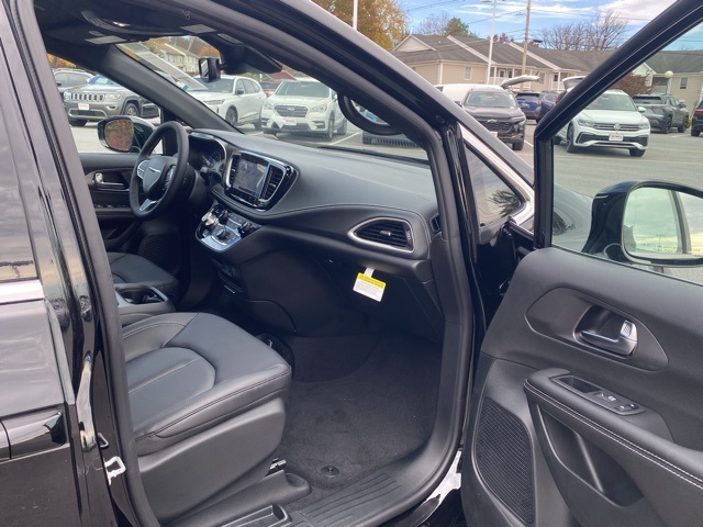 new 2026 Chrysler Pacifica car, priced at $38,033