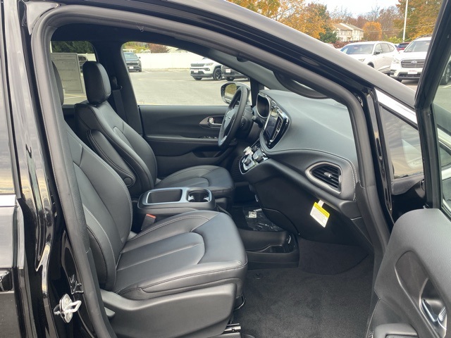 new 2026 Chrysler Pacifica car, priced at $38,033