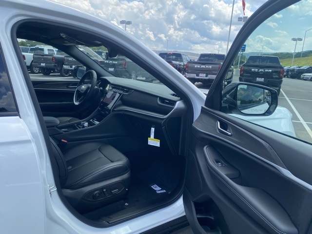 new 2025 Jeep Grand Cherokee L car, priced at $42,369