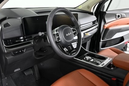 new 2026 Kia Carnival Hybrid car, priced at $56,105
