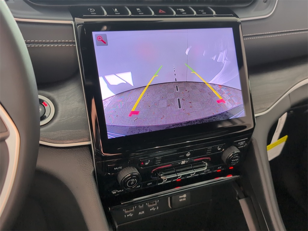 new 2025 Jeep Grand Cherokee car, priced at $48,680
