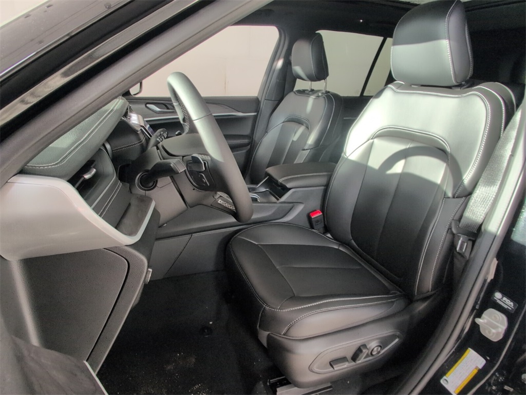 new 2025 Jeep Grand Cherokee car, priced at $48,680