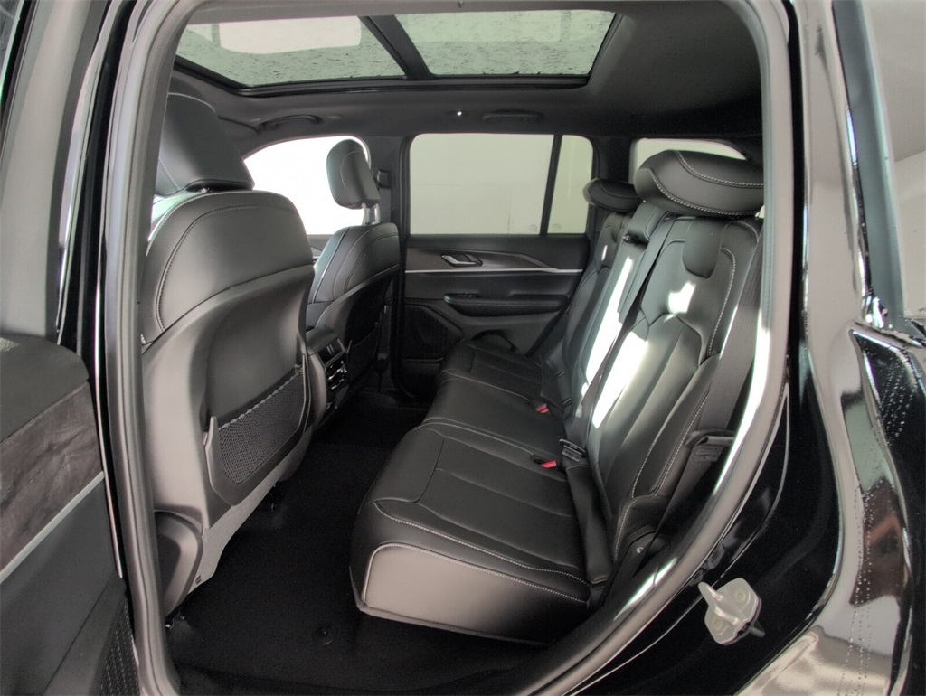 new 2025 Jeep Grand Cherokee car, priced at $48,680