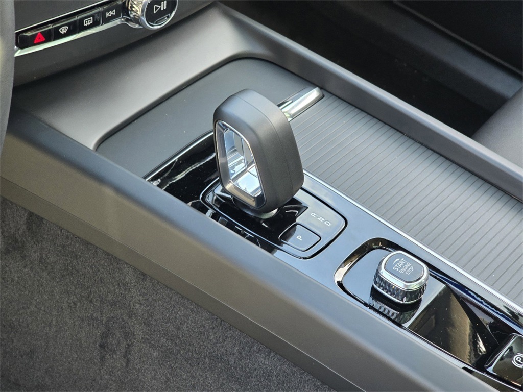 new 2025 Volvo XC60 car, priced at $45,642