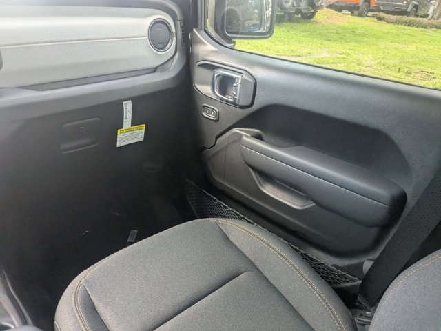 new 2025 Jeep Gladiator car, priced at $39,880