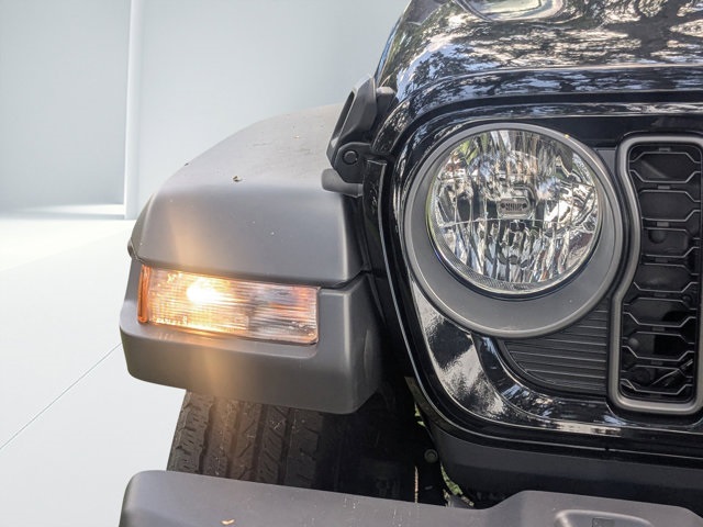 new 2025 Jeep Gladiator car, priced at $39,880