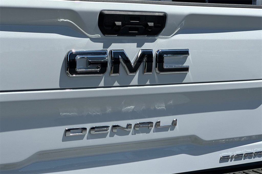 new 2025 GMC Sierra 2500HD car, priced at $91,040