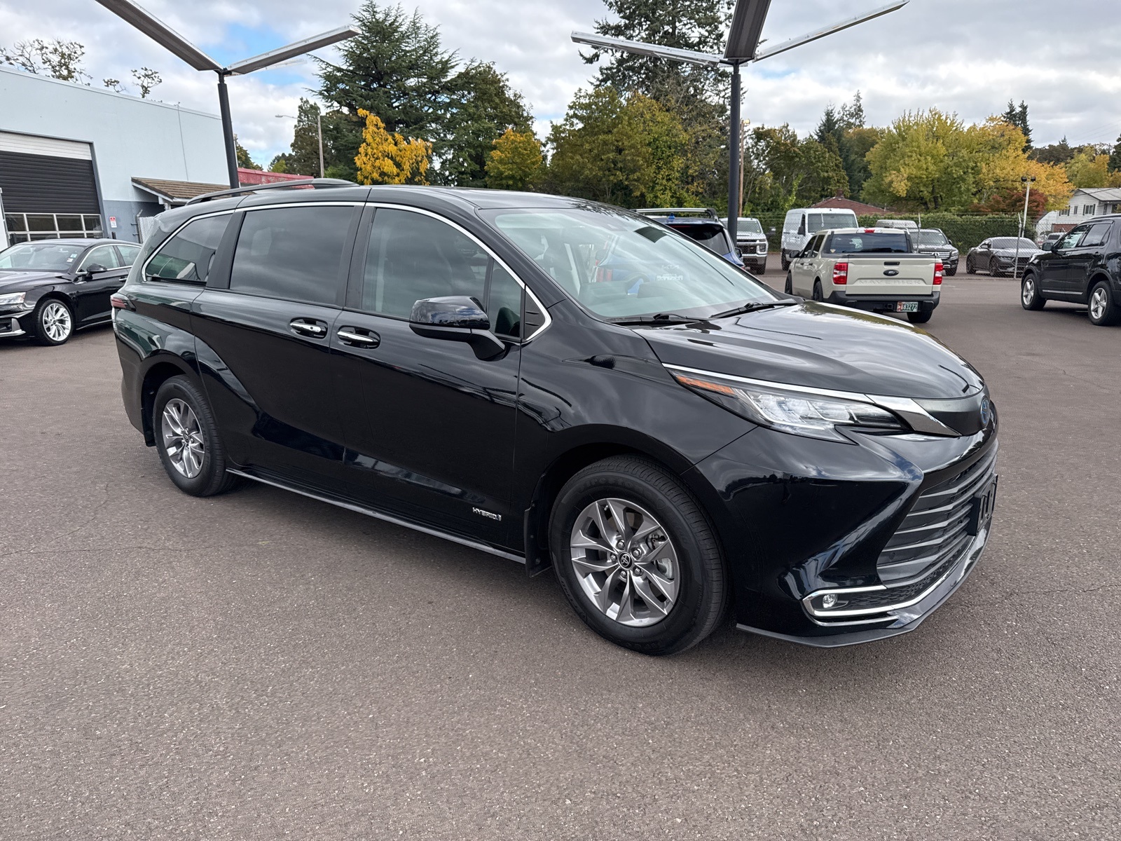 used 2021 Toyota Sienna car, priced at $39,998