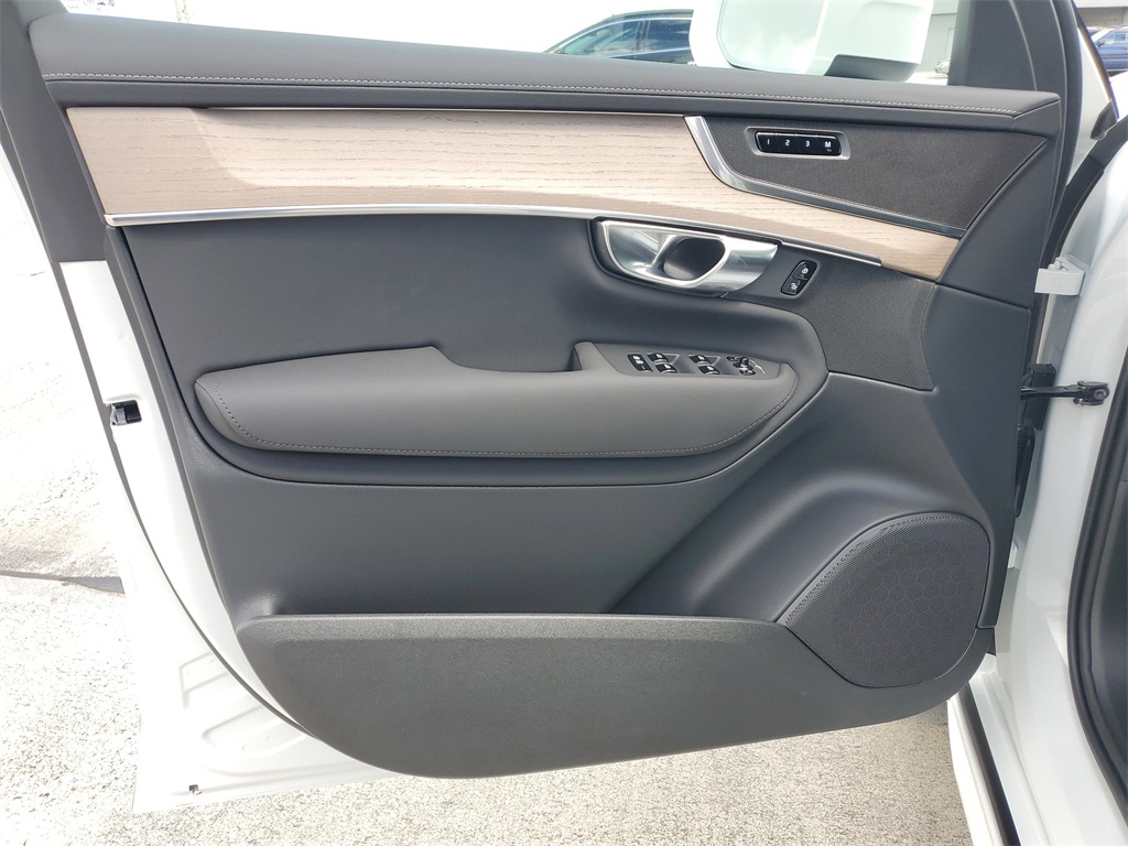 new 2026 Volvo XC90 car, priced at $59,345