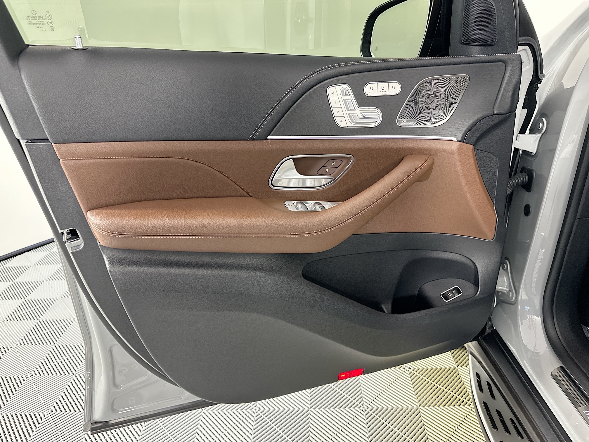used 2024 Mercedes-Benz GLS car