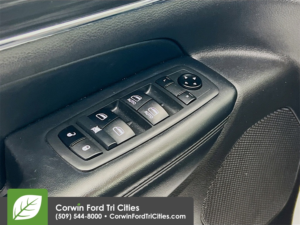 used 2021 Jeep Grand Cherokee car, priced at $21,399