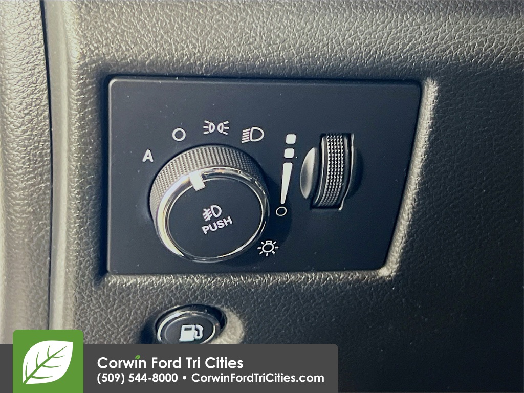 used 2021 Jeep Grand Cherokee car, priced at $21,399