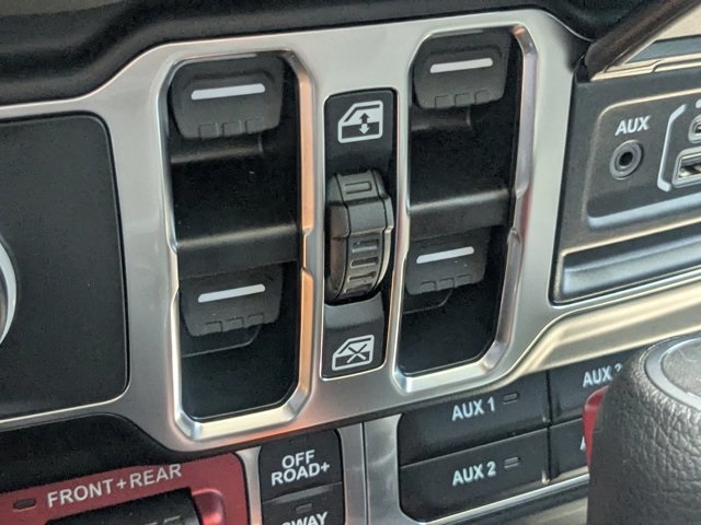 new 2025 Jeep Wrangler car, priced at $48,915