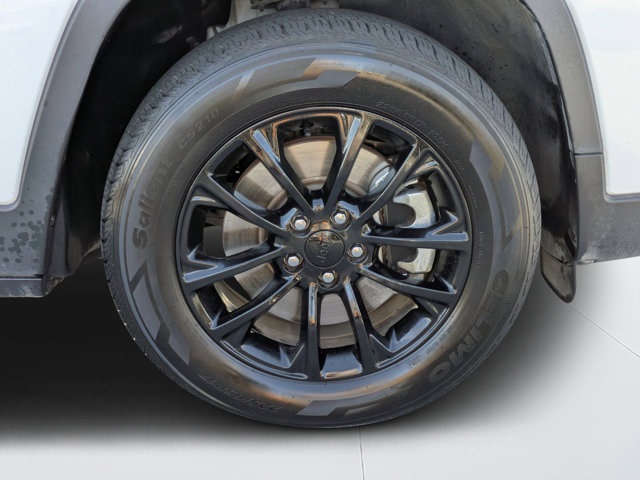 used 2023 Jeep Cherokee car, priced at $20,378
