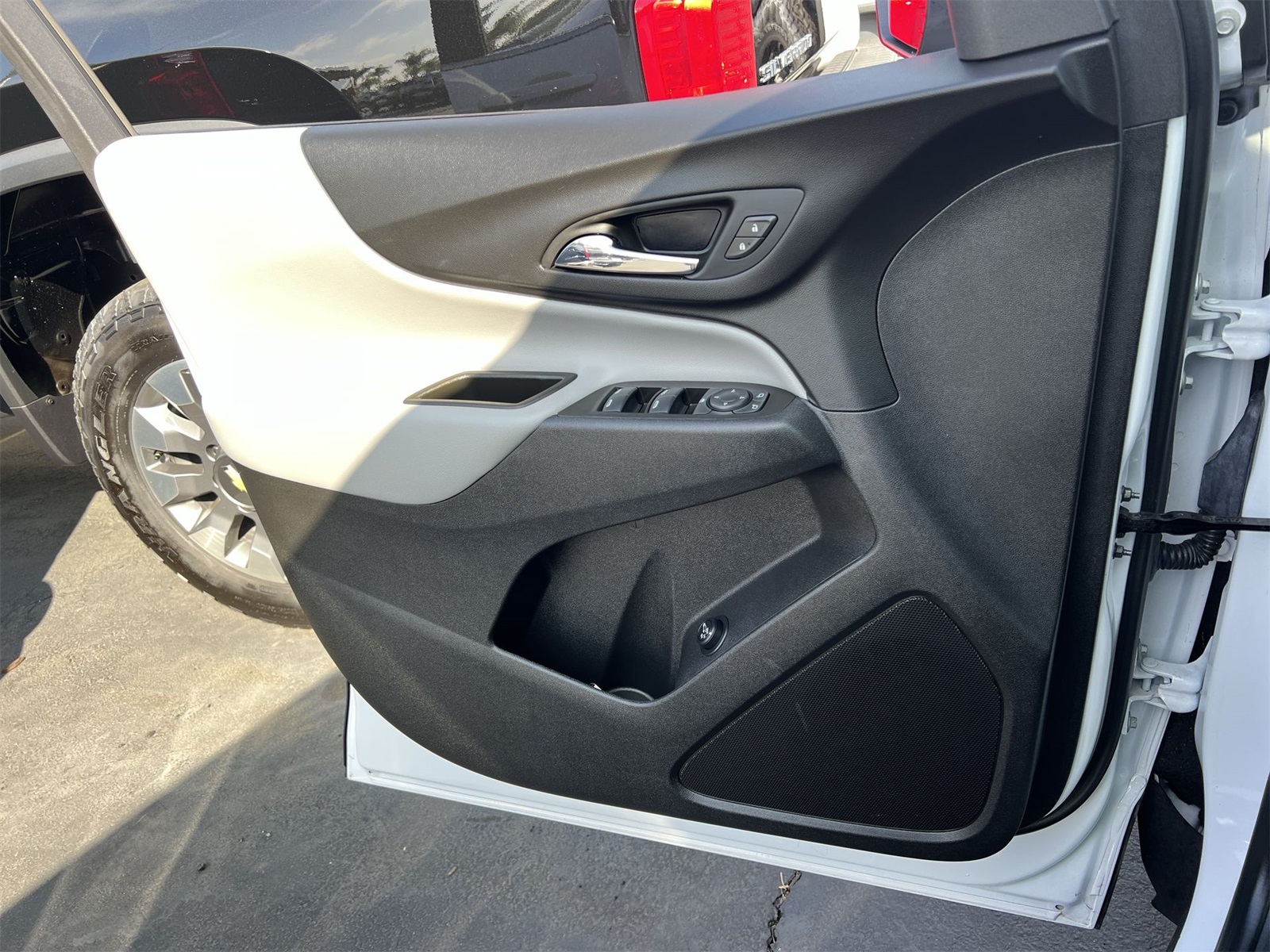 used 2023 Chevrolet Equinox car, priced at $25,991