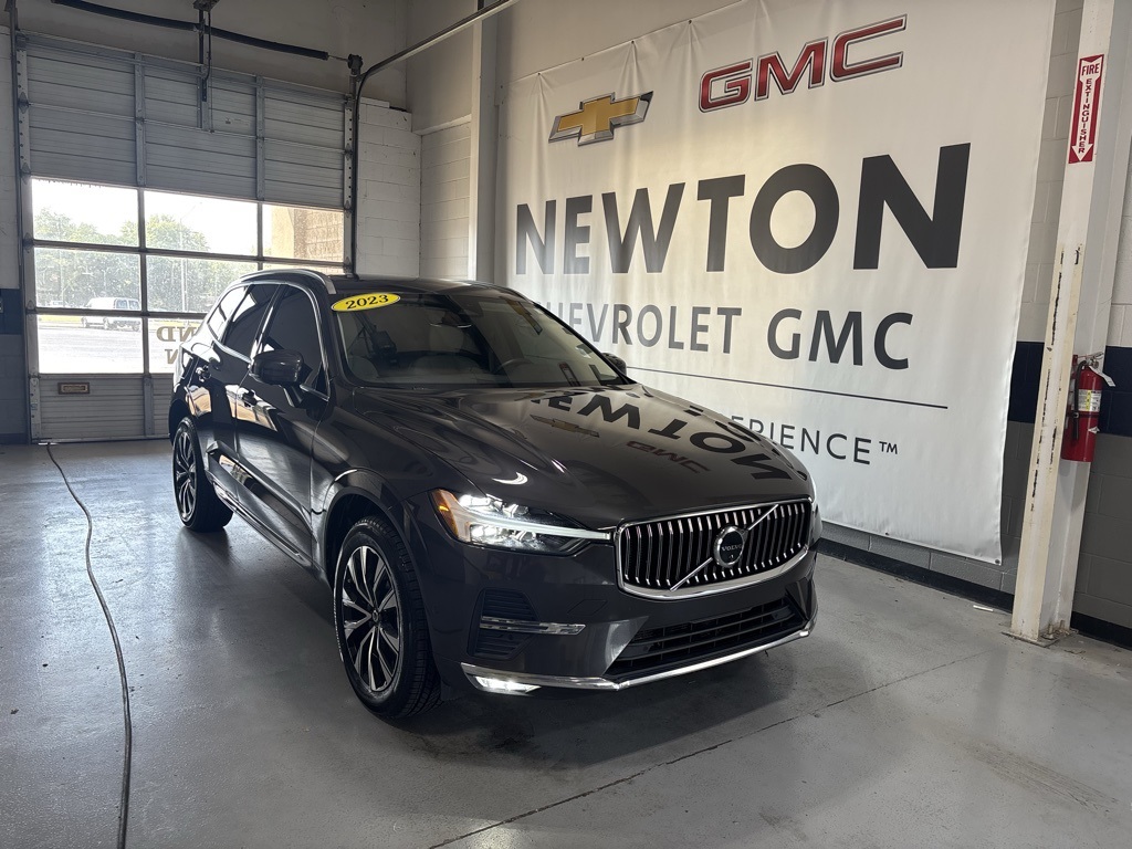 used 2023 Volvo XC60 car, priced at $26,427