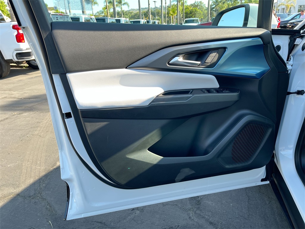 new 2025 Chevrolet Equinox EV car, priced at $37,718